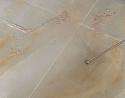 新青瓷砖空鼓维修公司分享粘合剂选择不当在瓷砖铺贴过程中可能导致以下问题