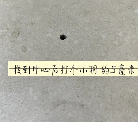 新青瓷砖空鼓维修公司专业解答在瓷砖铺贴过程中，如果砂料搅拌不均匀，将会带来以下问题